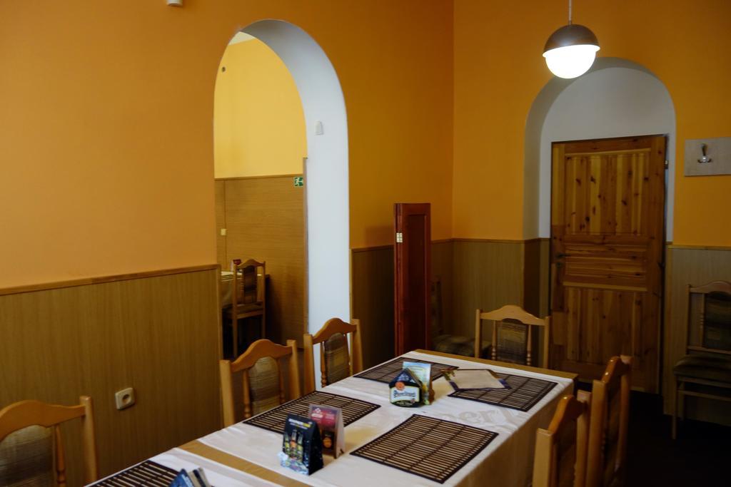 Restaurace Alvi Otel Ostrava Dış mekan fotoğraf