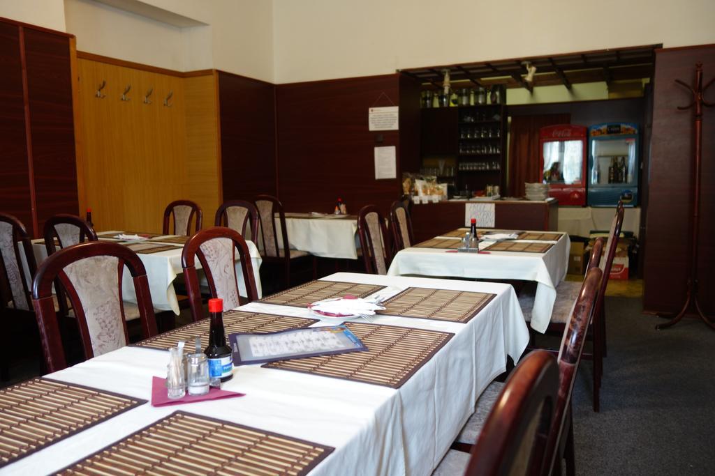 Restaurace Alvi Otel Ostrava Dış mekan fotoğraf